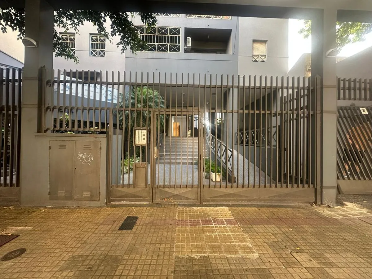 Apartamento de 2 dormitórios com vaga de garagem em La Plata