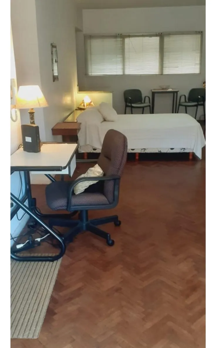 Kitnet mobiliada com varanda em Colegiales