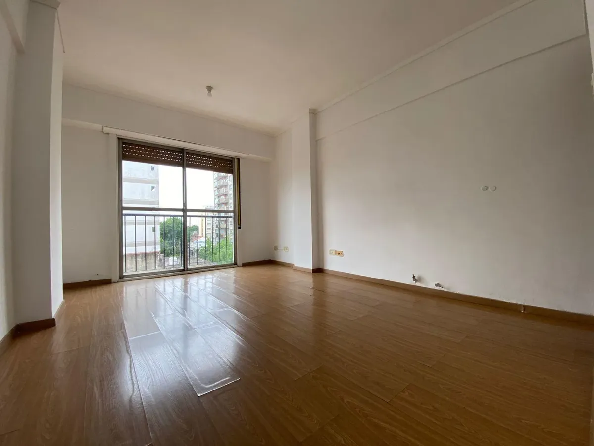 Apartamento de três ambientes com 2 dormitórios em Lanús Este