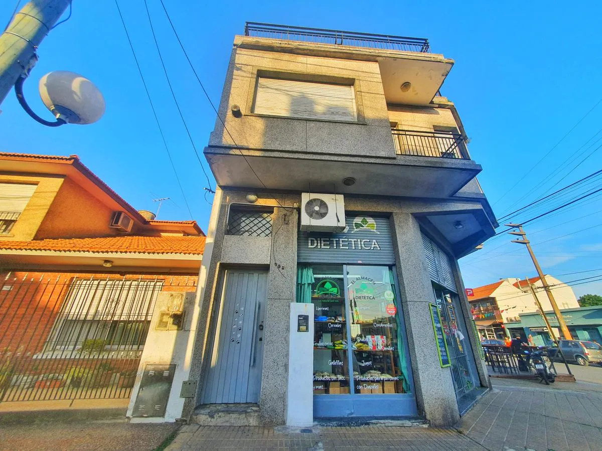 Дом 194 m² в Quilmes с 5 спальнями и коммерческим использованием