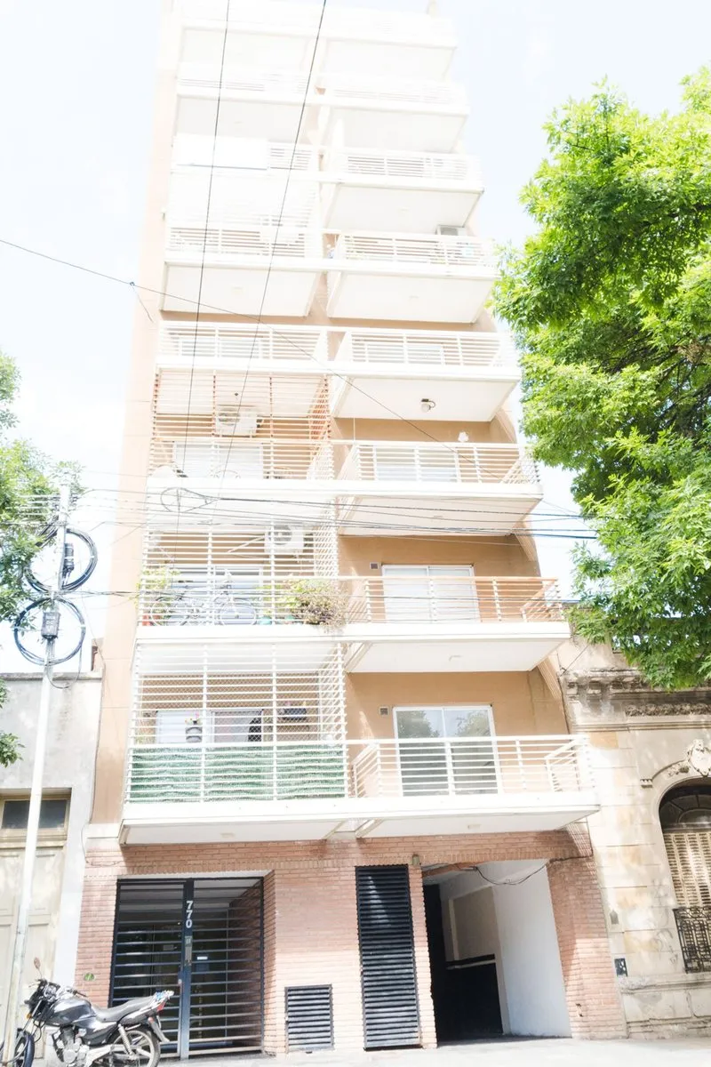 Monoambiente a estrenar en Flores piso alto