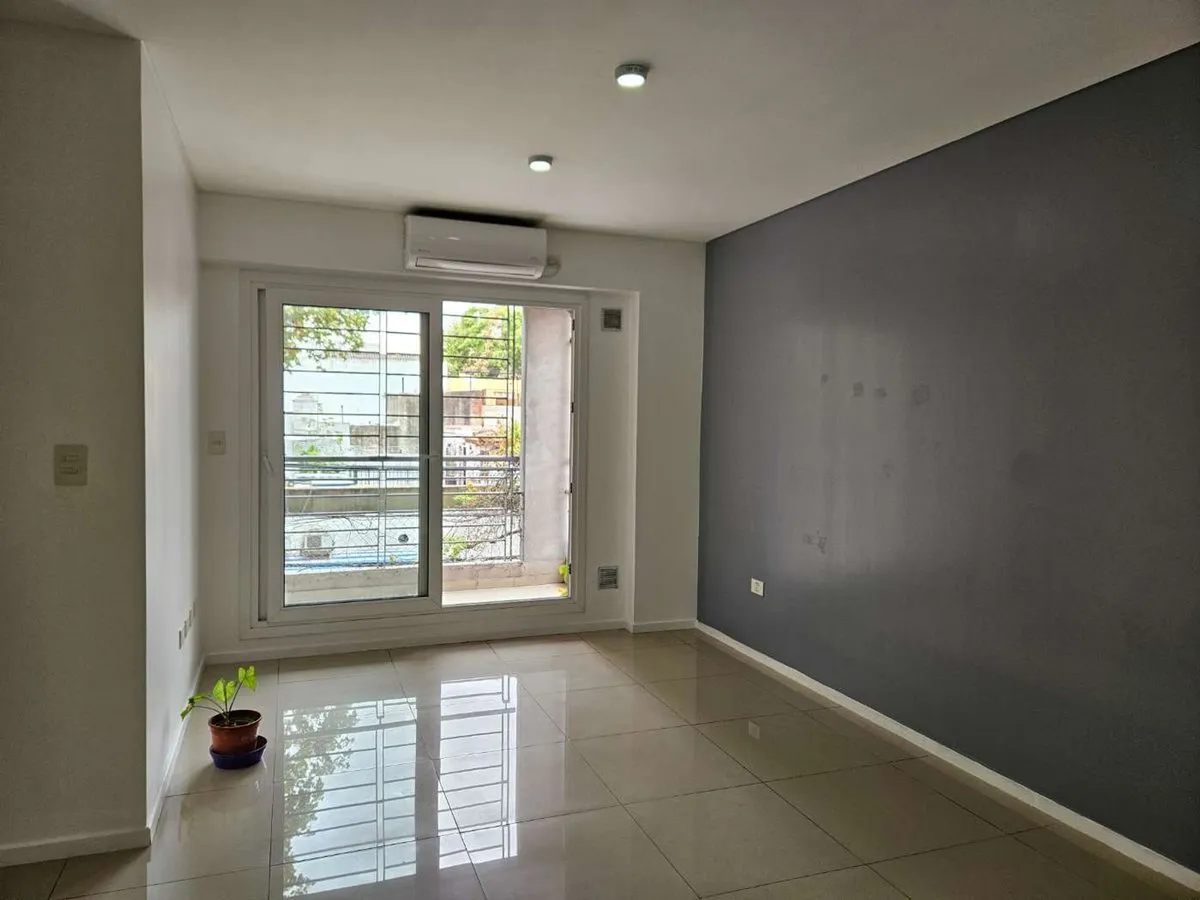 Monoambiente con balcón en Villa Crespo