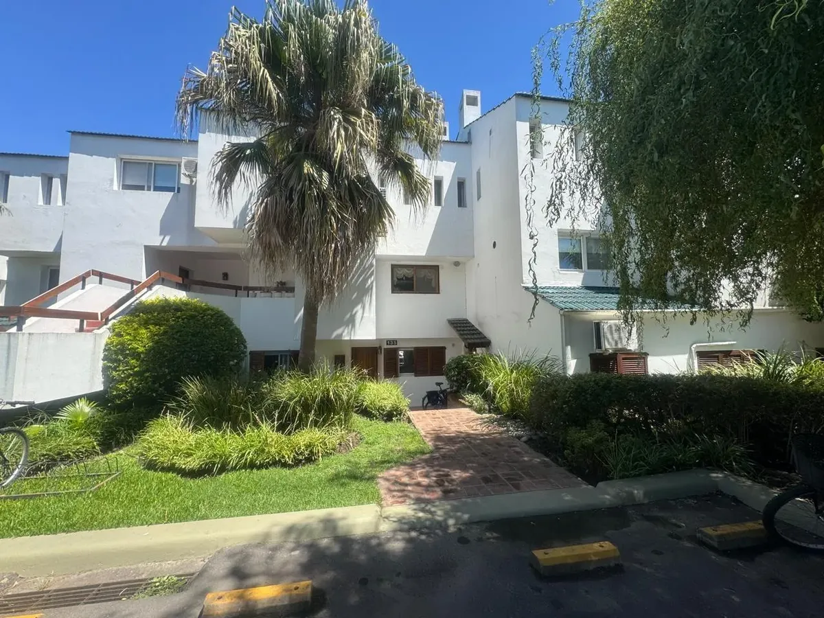 Refurbished two-bedroom ground-floor apartment in Victoria