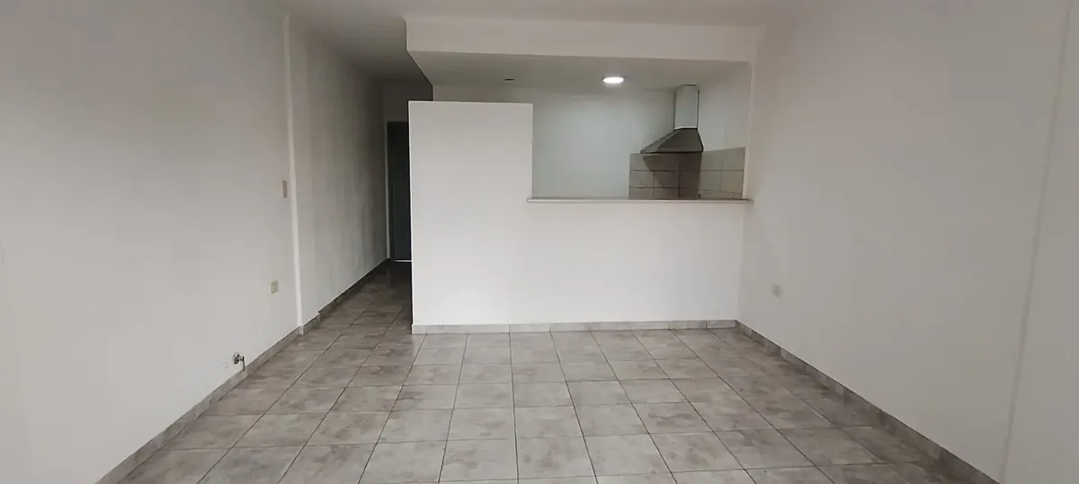 Departamento En Alquiler, 1 Dormitorio, En El Cruce De Varela, Florencio Varela. Excelente Ubicacion, Super Luminoso
