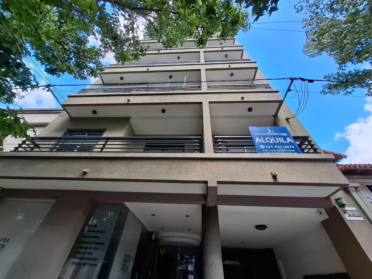15 E/ 42 Y 43. Alquiler Departamento Pasante (fte Y Cfte) De 1 Dormitorio Con Doble Balcon