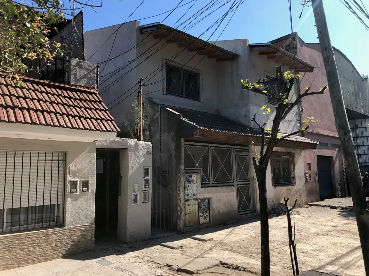Two-bedroom PH apartment with two patios in Billinghurst