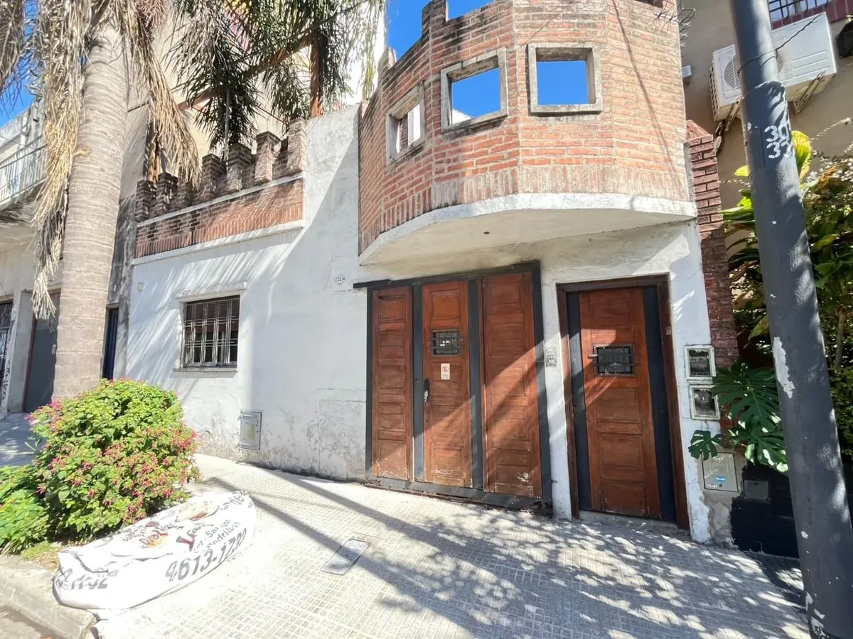 Departamento tipo casa de 3 ambientes en alquiler en Parque Avellaneda