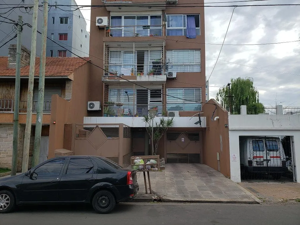 Apartamento de 2 ambientes de fundos em Lanús