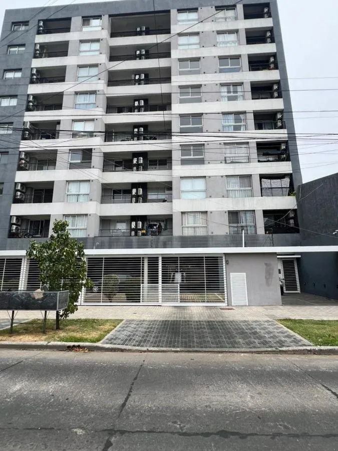 Квартира с 1 спальней на первой линии с (закреплённым) парковочным местом в Lanús