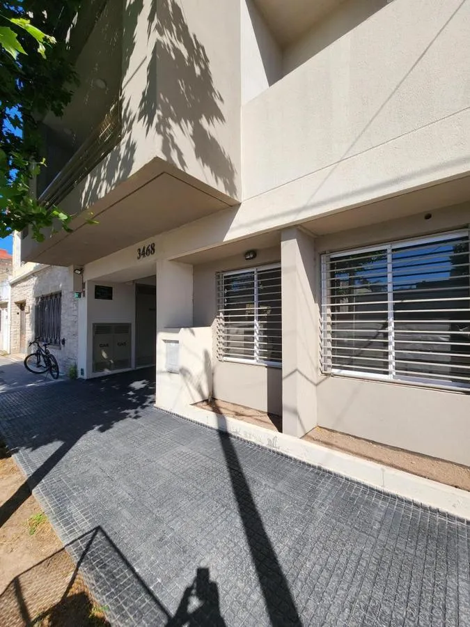 Apartamento de dois ambientes com vaga de garagem em Lanús