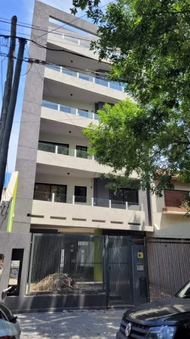 Apartamento de 1 quarto e meio com vaga de garagem em Lanús Oeste