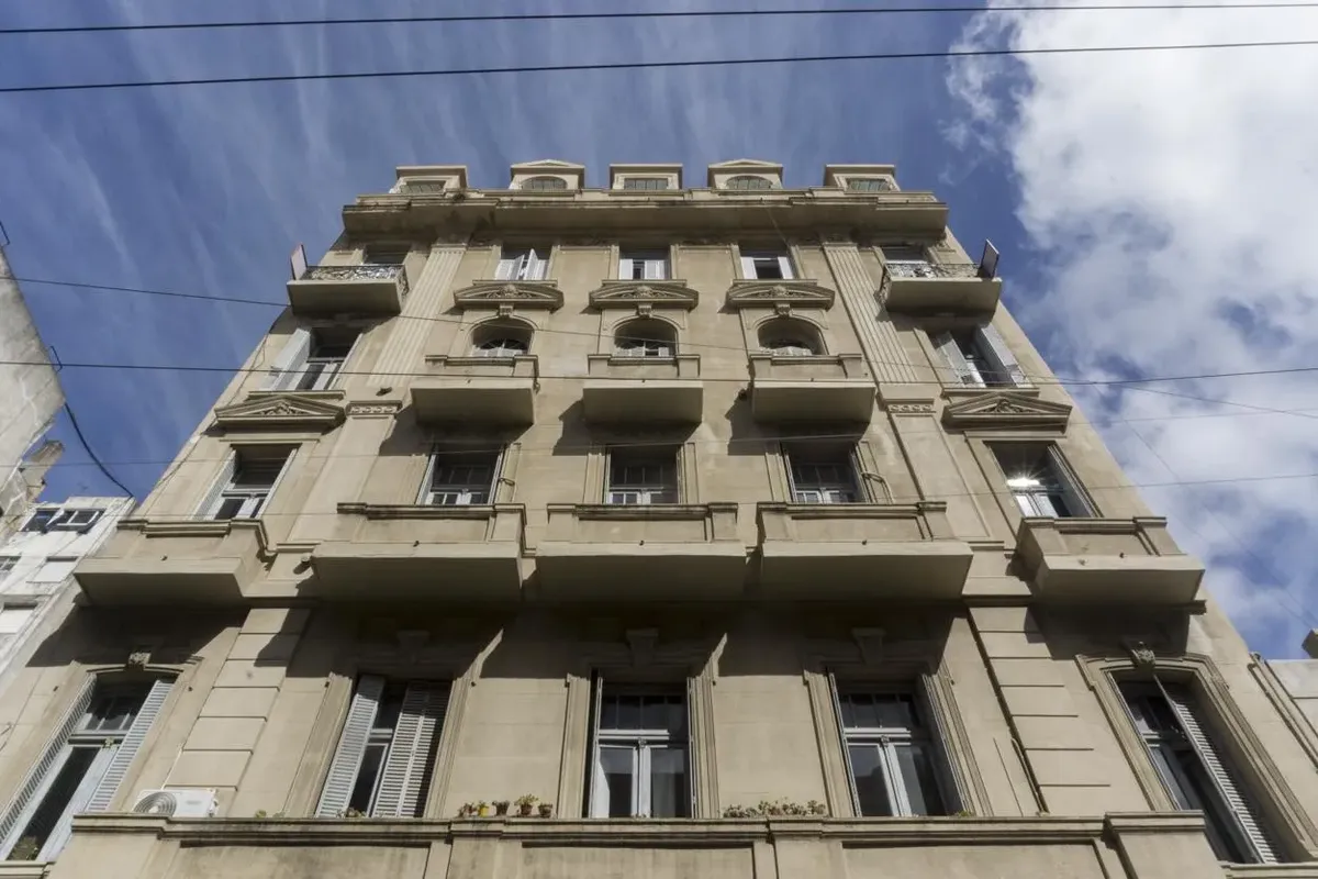 Furnished and refurbished three-bedroom apartment in San Telmo