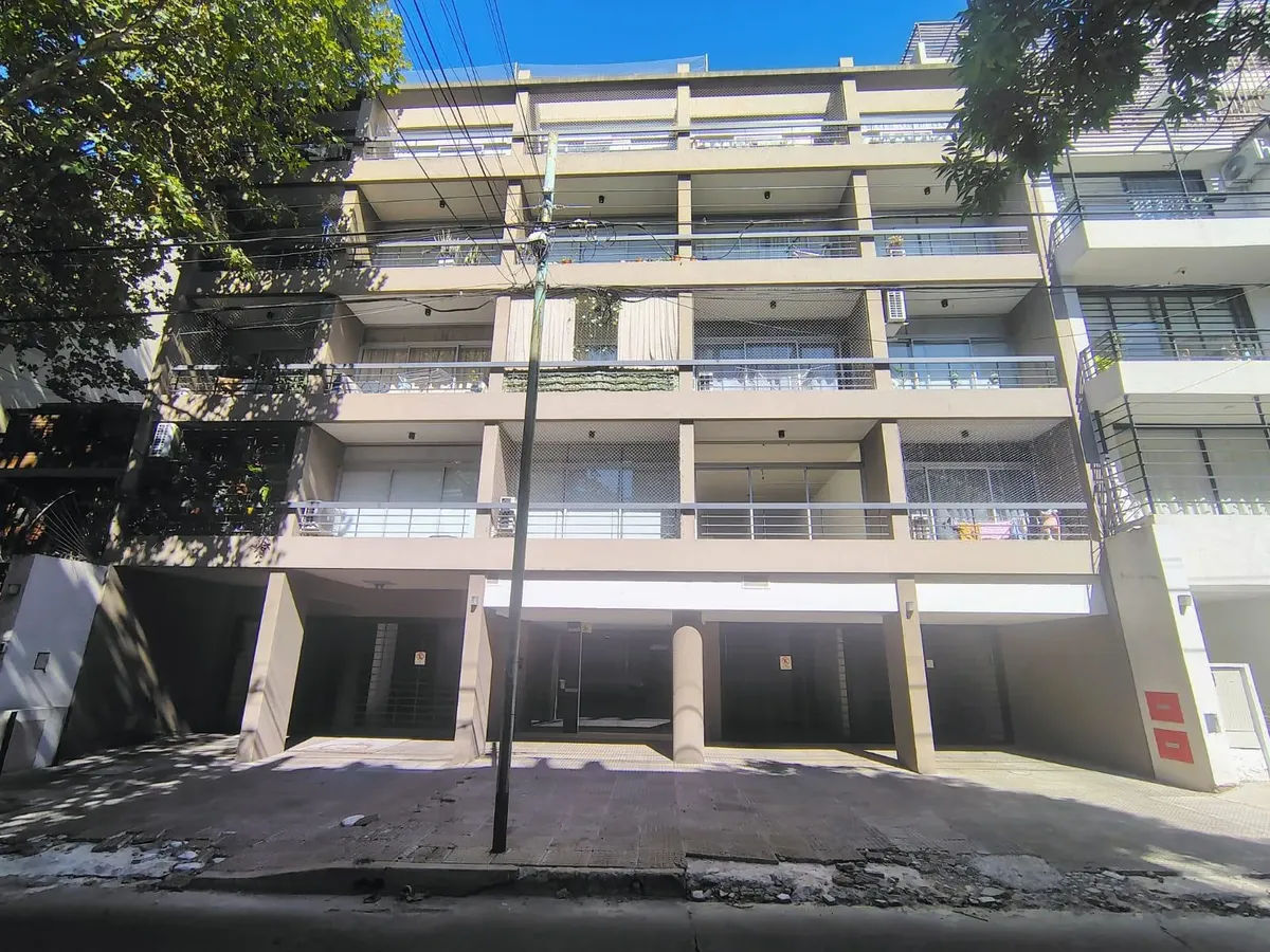 Квартира-студия с балконом и (закреплённым) парковочным местом в Saavedra