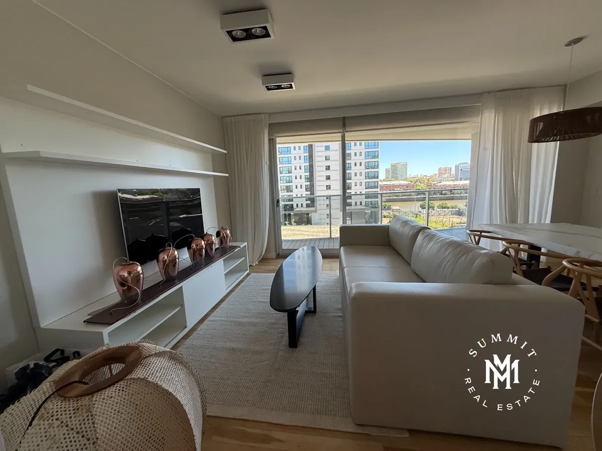 Меблированная квартира с 1 спальней, парковкой и балконом в Puerto Madero