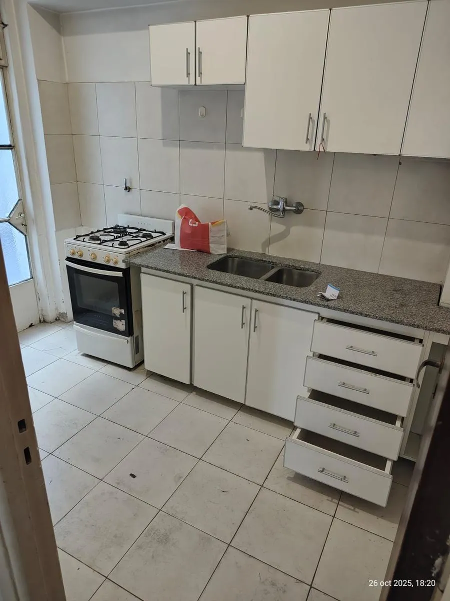Departamento de 4 ambientes con 3 dormitorios en Monserrat