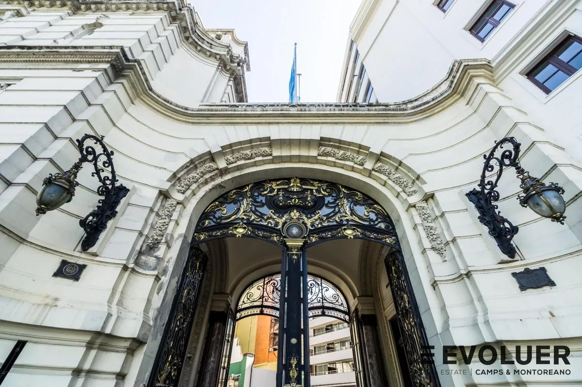 Kitnet mobiliada e equipada com varanda em Retiro