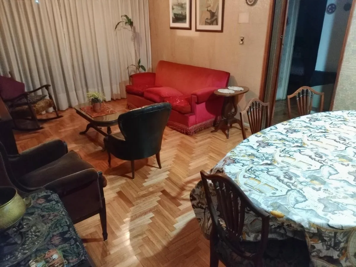 Apartamento de quatro ambientes mobiliado em Colegiales