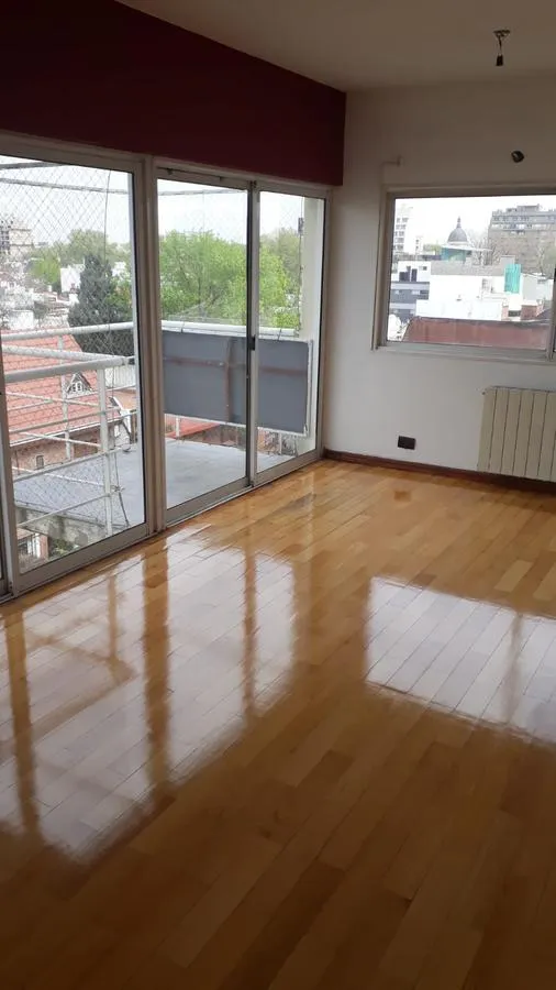 Квартира с 2 спальнями, 2 ванными и балконом в Villa del Parque