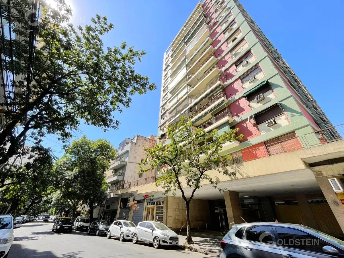 Apartamento de três ambientes com 2 dormitórios no contrafrente em Caballito