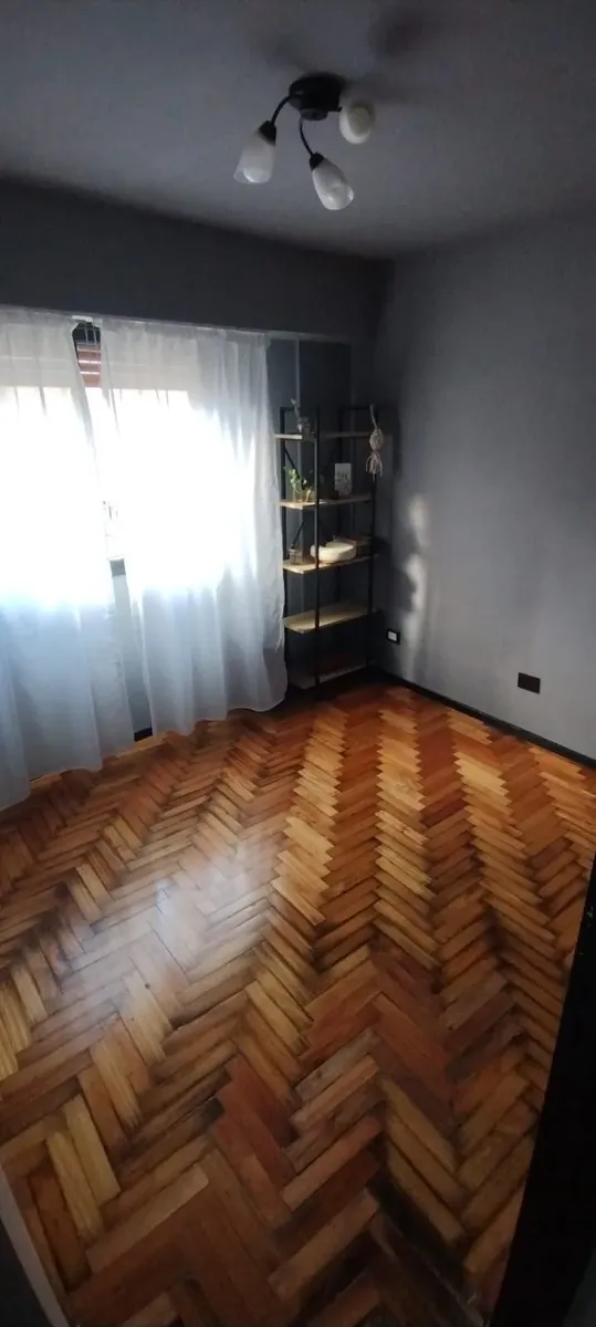 Departamento de 3 ambientes con balcón en Balvanera