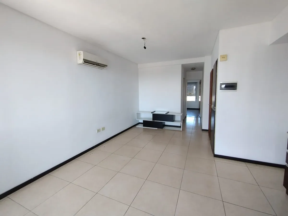 Departamento de 2 ambientes con balcón y parrilla en Lanús