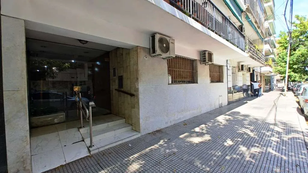 Three-bedroom four-room apartment in Caballito