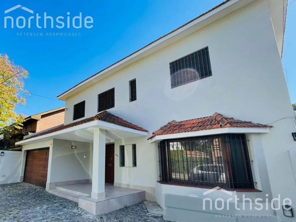 Four-bedroom refurbished house in Martínez