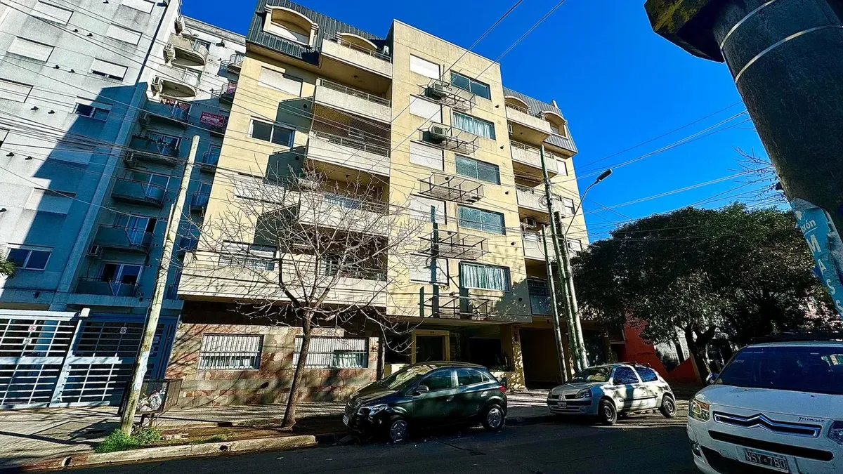 Apartamento de 2 ambientes com varanda em Morón