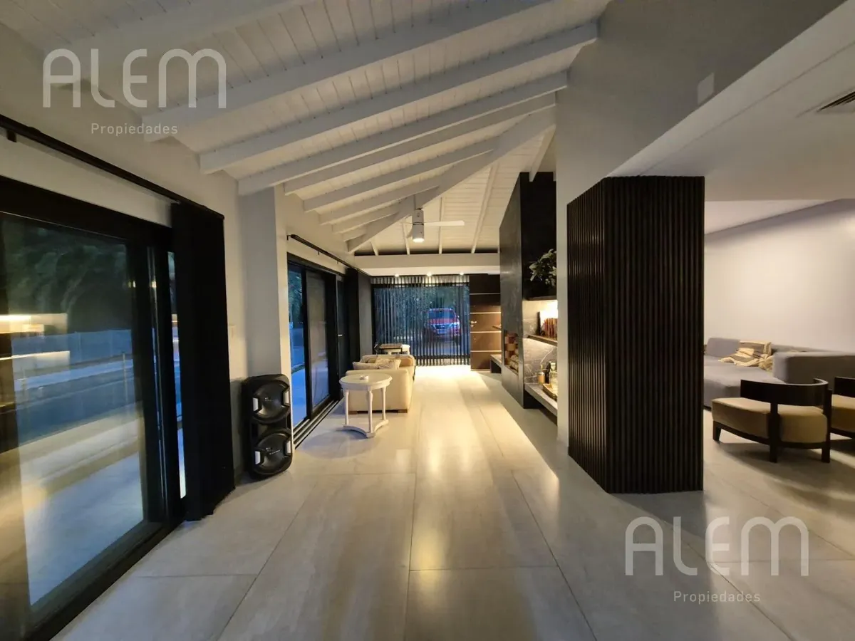 Four-bedroom furnished house for rent and sale in Canning, Solar del Bosque