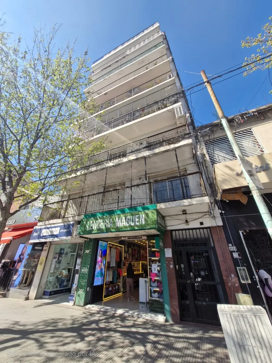 Departamento de 4 ambientes con patio en Flores