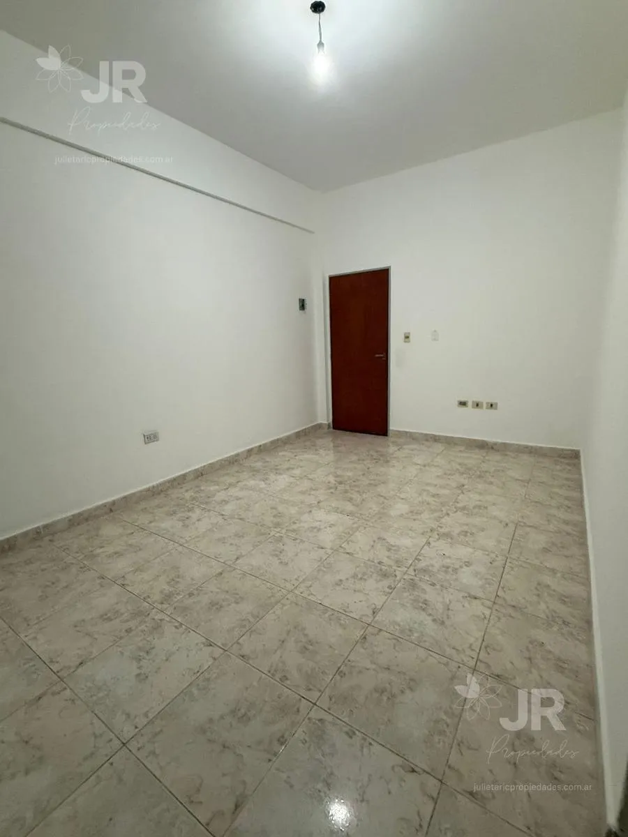 Kitnet em Floresta com pátio privativo