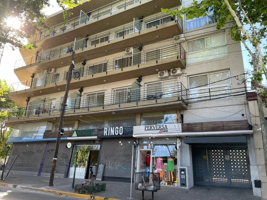 Departamento de 2 ambientes con balcón al frente en Esteban Echeverría