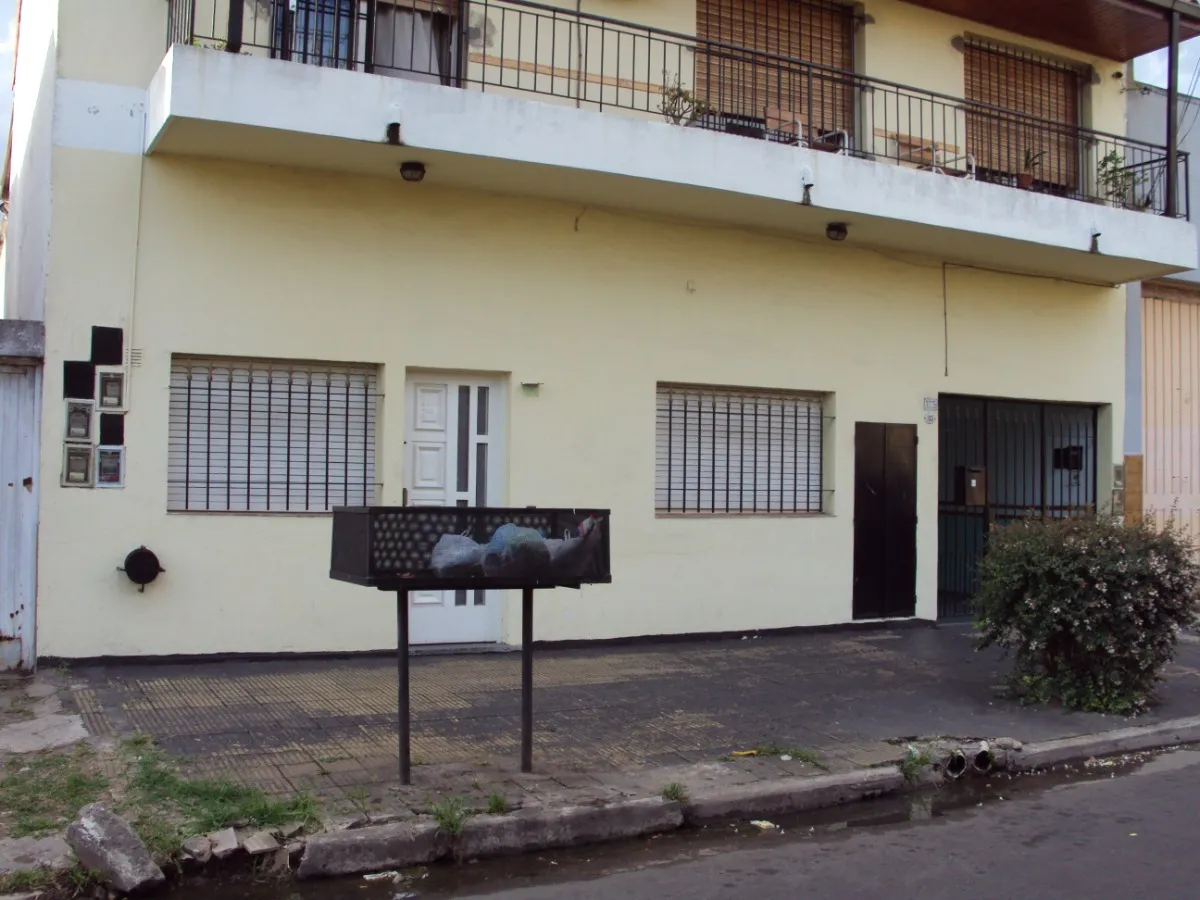 Two-room apartment with independent entrance in General San Martín