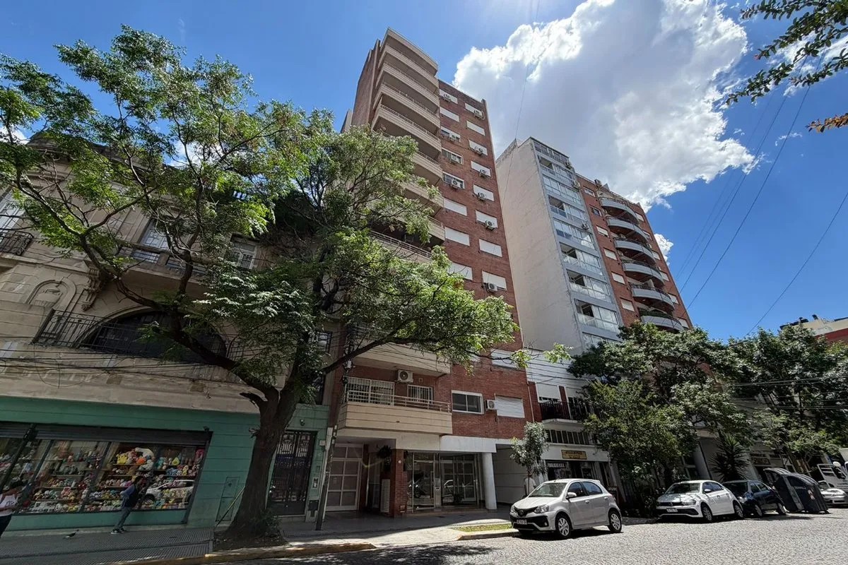 Apartamento de dois ambientes com pátio em Villa Urquiza