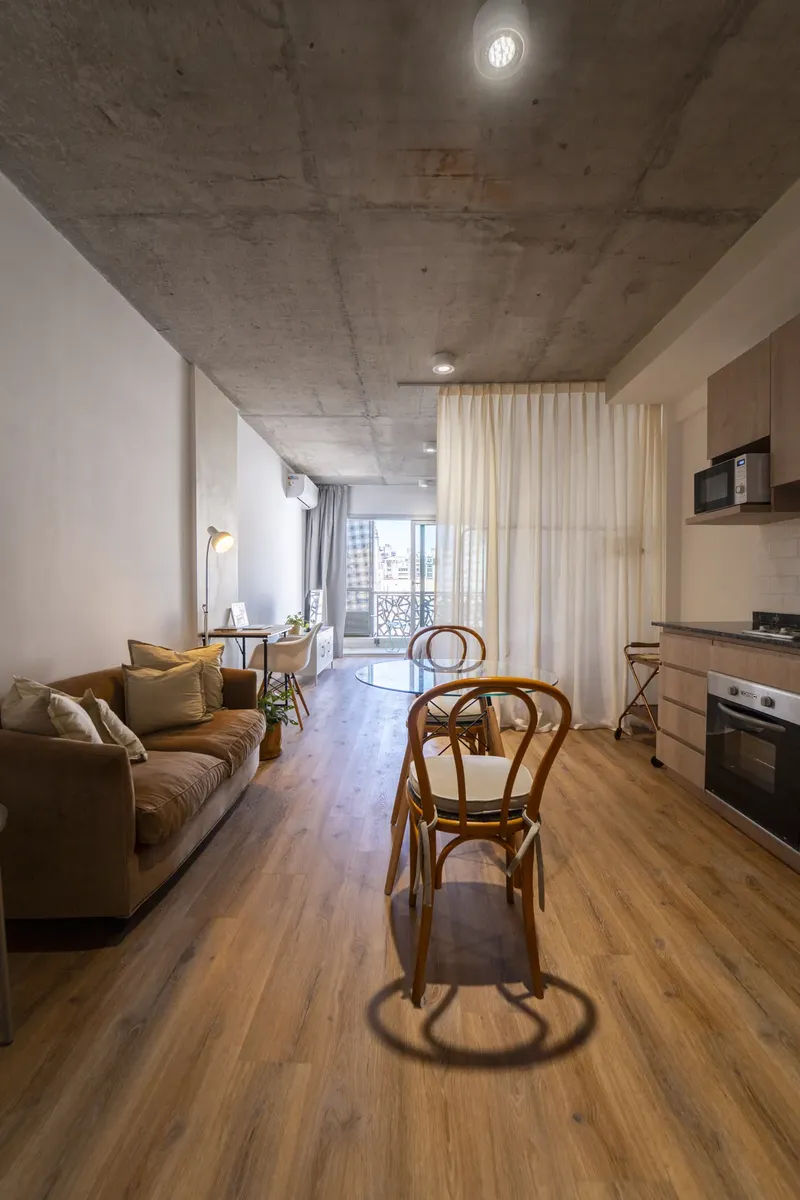 Kitnet com varanda novo em Monserrat