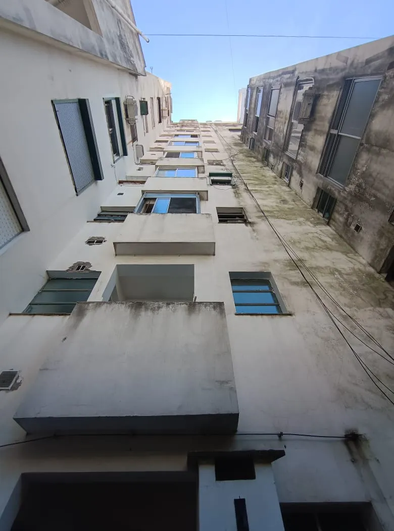 Departamento de 3 ambientes con patio interno en Avellaneda