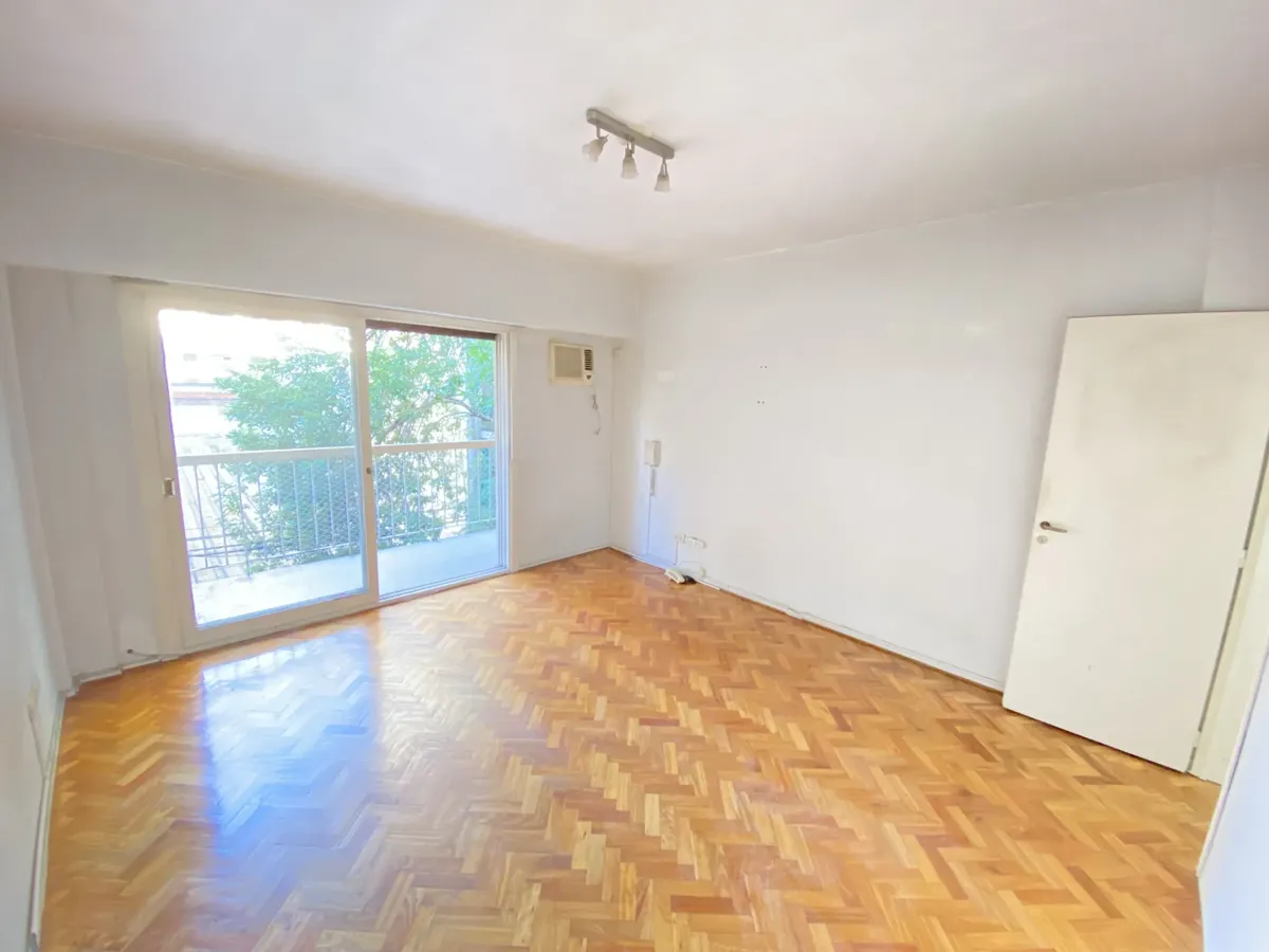 Two-room apartment with balcony on Juramento and Moldes in Belgrano