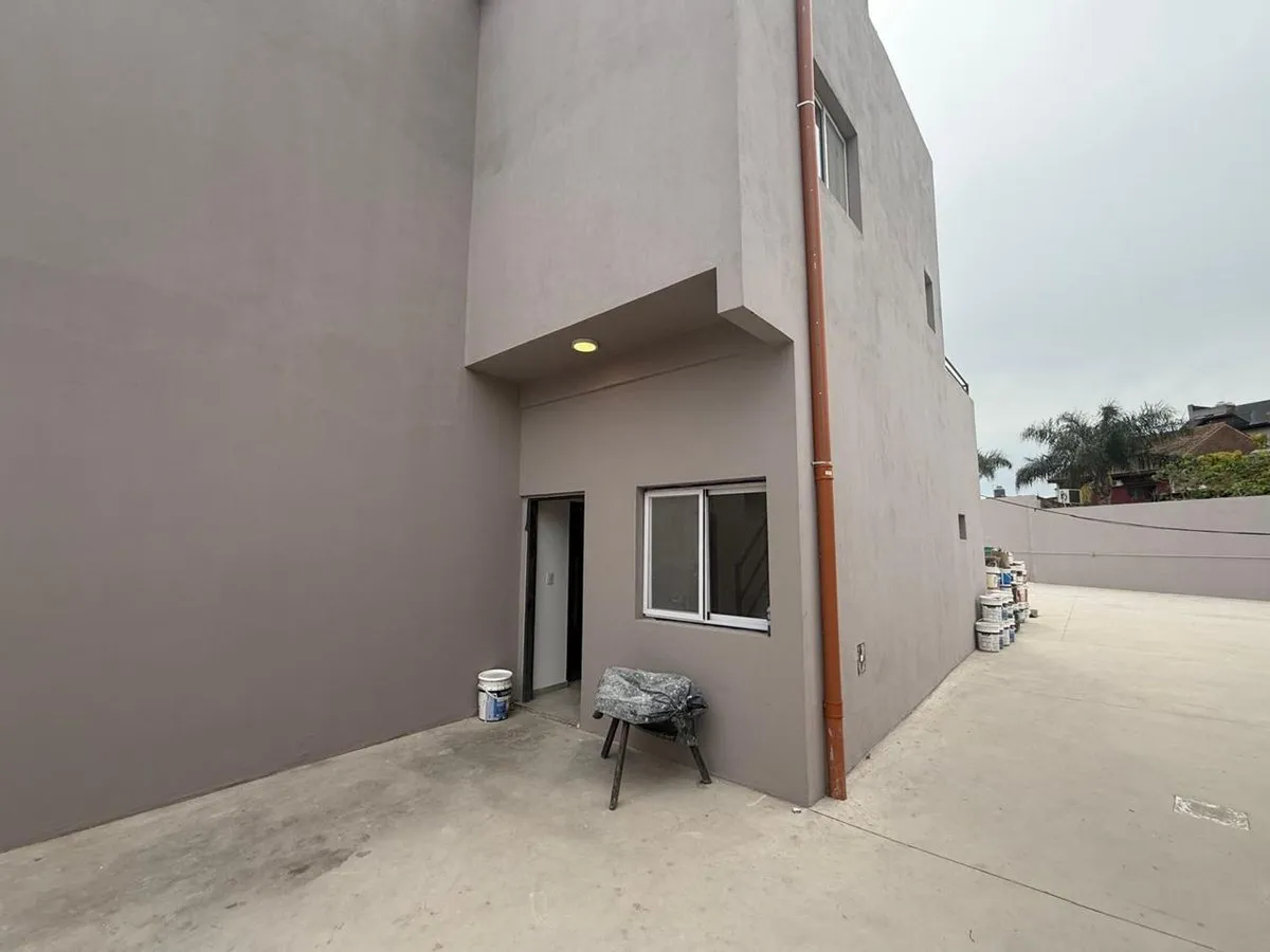 Three-room apartment with courtyard-facing balcony in General San Martín