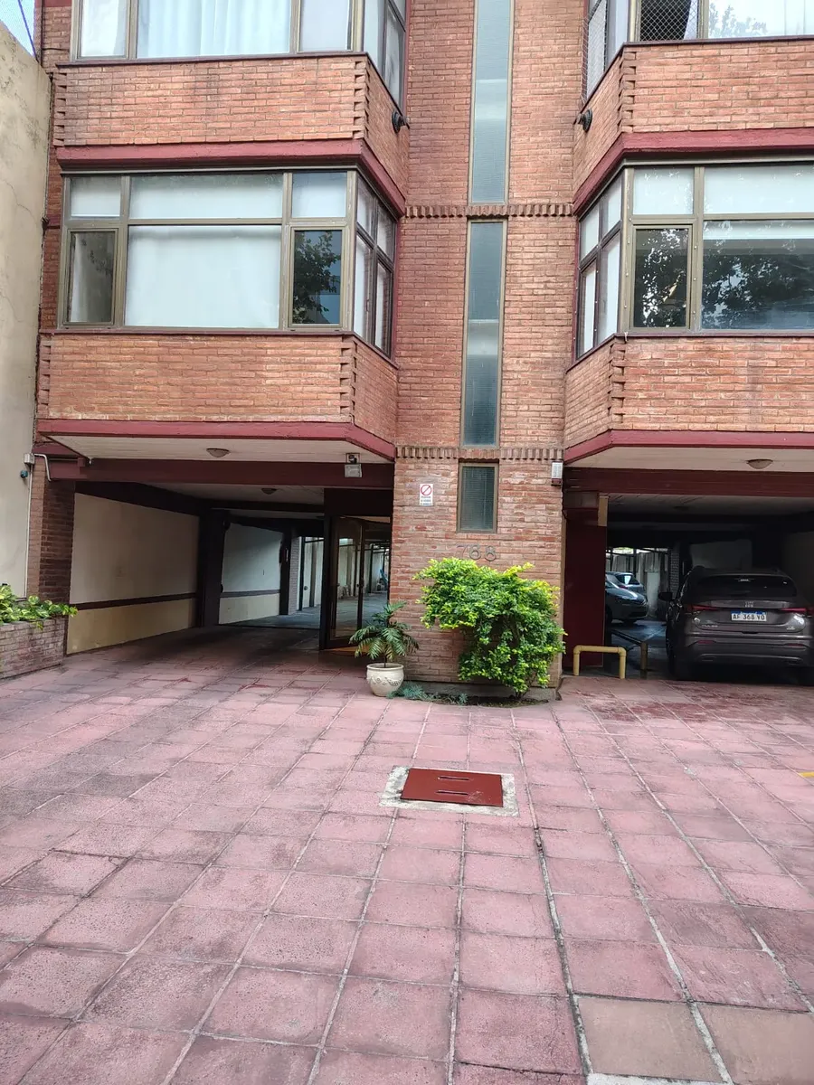 Квартира с 2 спальнями и (закреплённым) парковочным местом в Quilmes