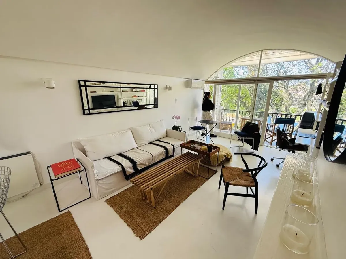 Furnished one-bedroom apartment in Victoria’s Boating Club