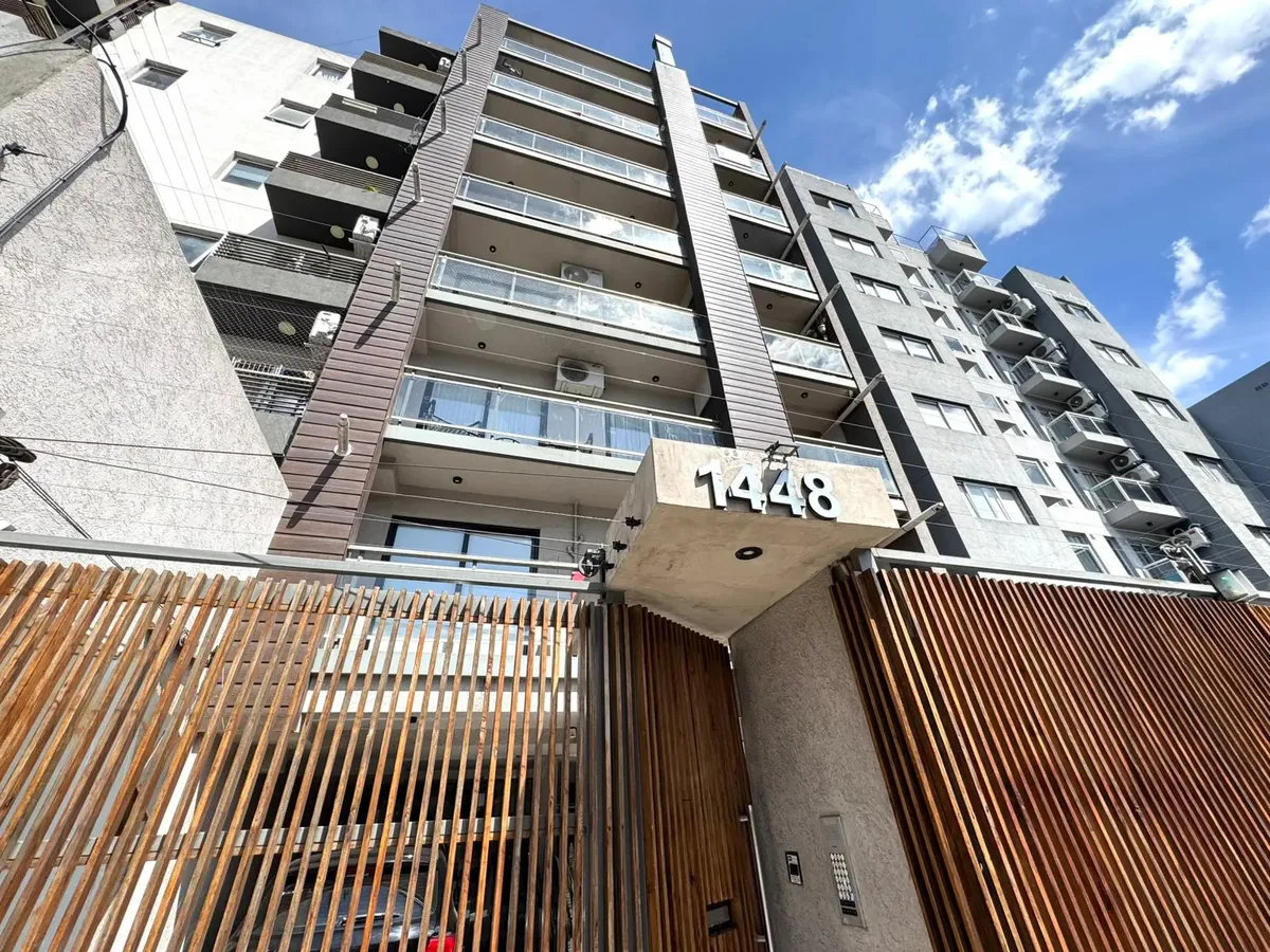 Apartamento de dois ambientes com vaga de garagem em Morón