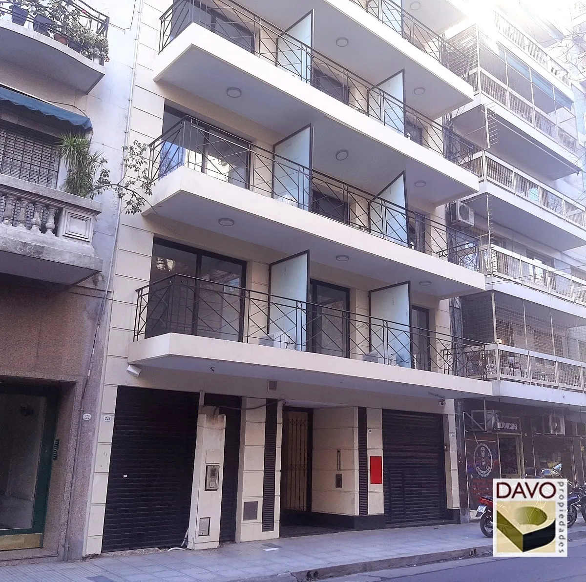 Студия с балконом и окнами на улицу в Balvanera, рядом с Congreso