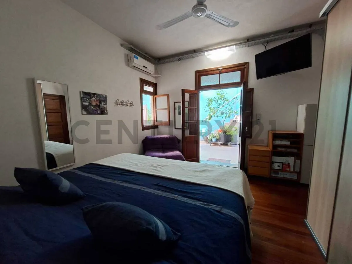 Four-bedroom house with terrace and grill in Saavedra