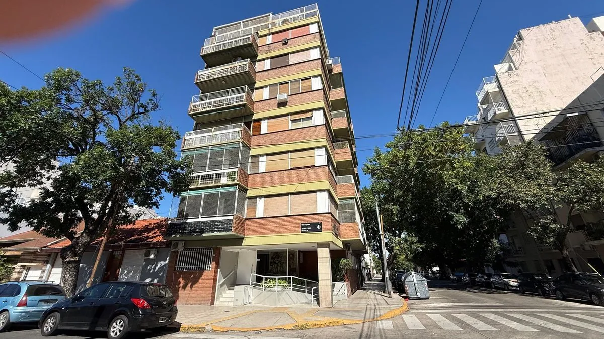 Departamento de 3 ambientes con gran balcón en Villa del Parque