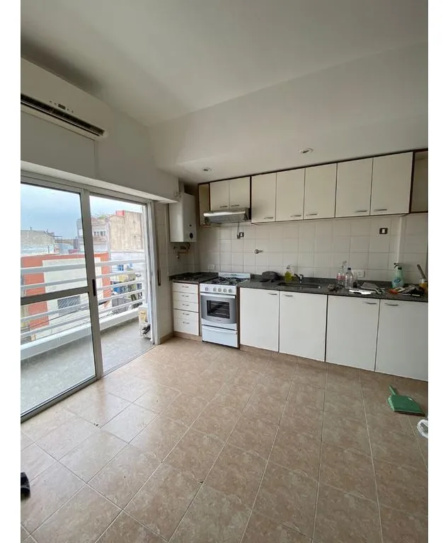 Two-room PH apartment with balcony on Av. Laprida in Vicente López