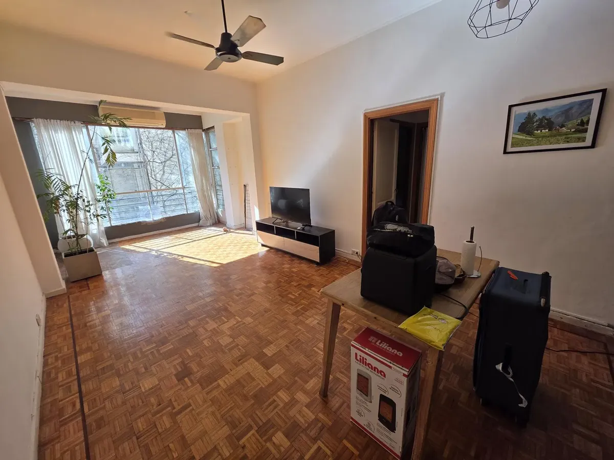 Apartamento de três ambientes sem mobília em Recoleta