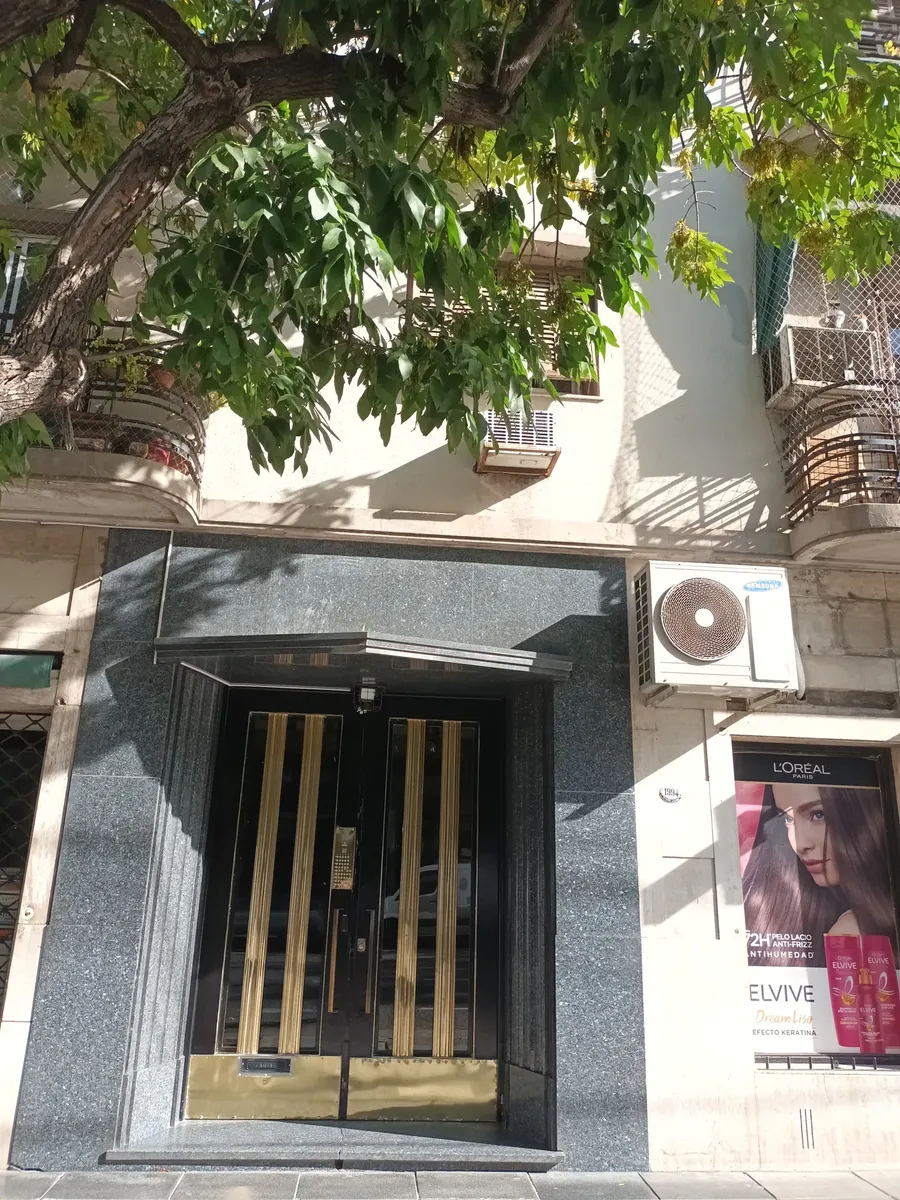 Apartamento de dois ambientes e meio com varanda em San Cristóbal