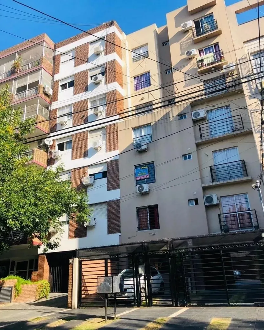 Departamento de 2 ambientes en Morón con cochera