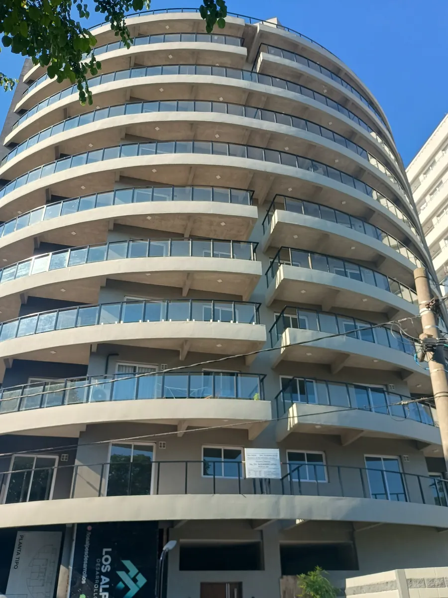 Apartamento de 2 ambientes novo de frente em Tres de Febrero