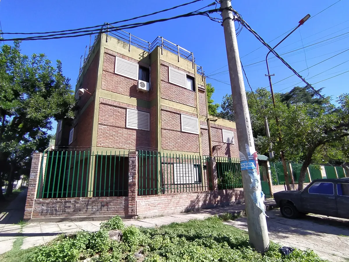 Departamento de 3 ambientes en Morón en 2do piso por escalera